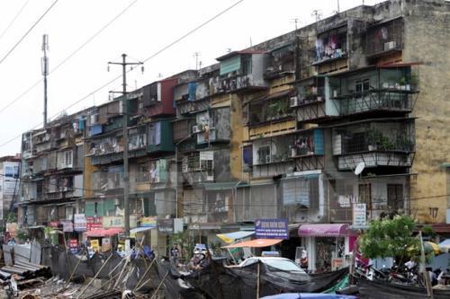 Nhiều chung cư cũ ở Hà Nội đã hư hỏng